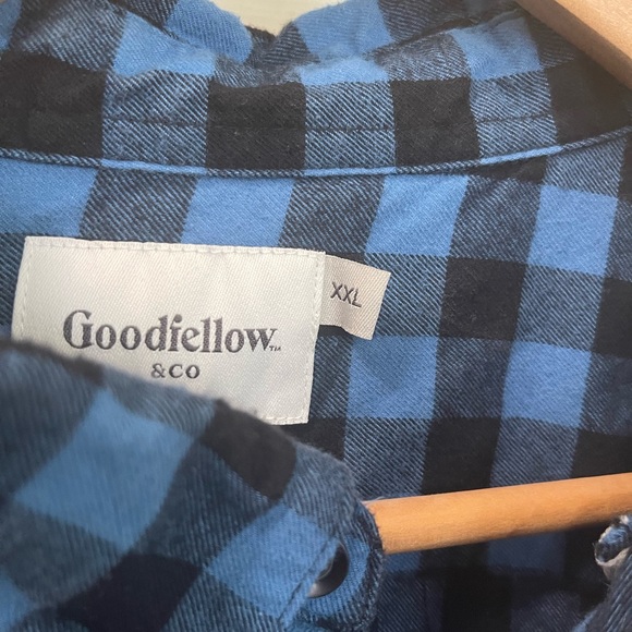 Me’s Good Fellow and Coach casual button down flannel - Picture 2 of 3